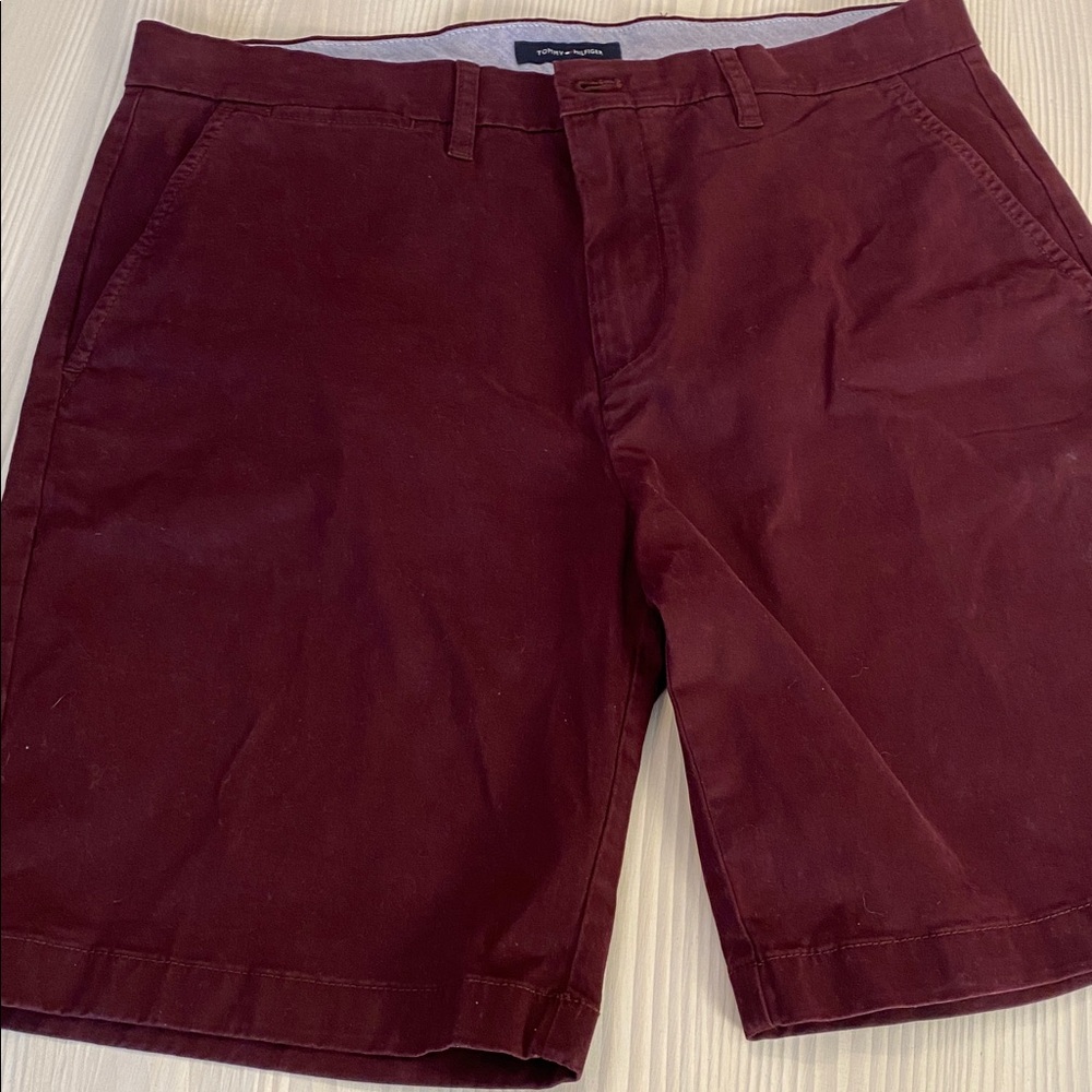 Tommy Hilfiger Burgundy Chino Shorts Men’s 34 Classic Fit Stretch